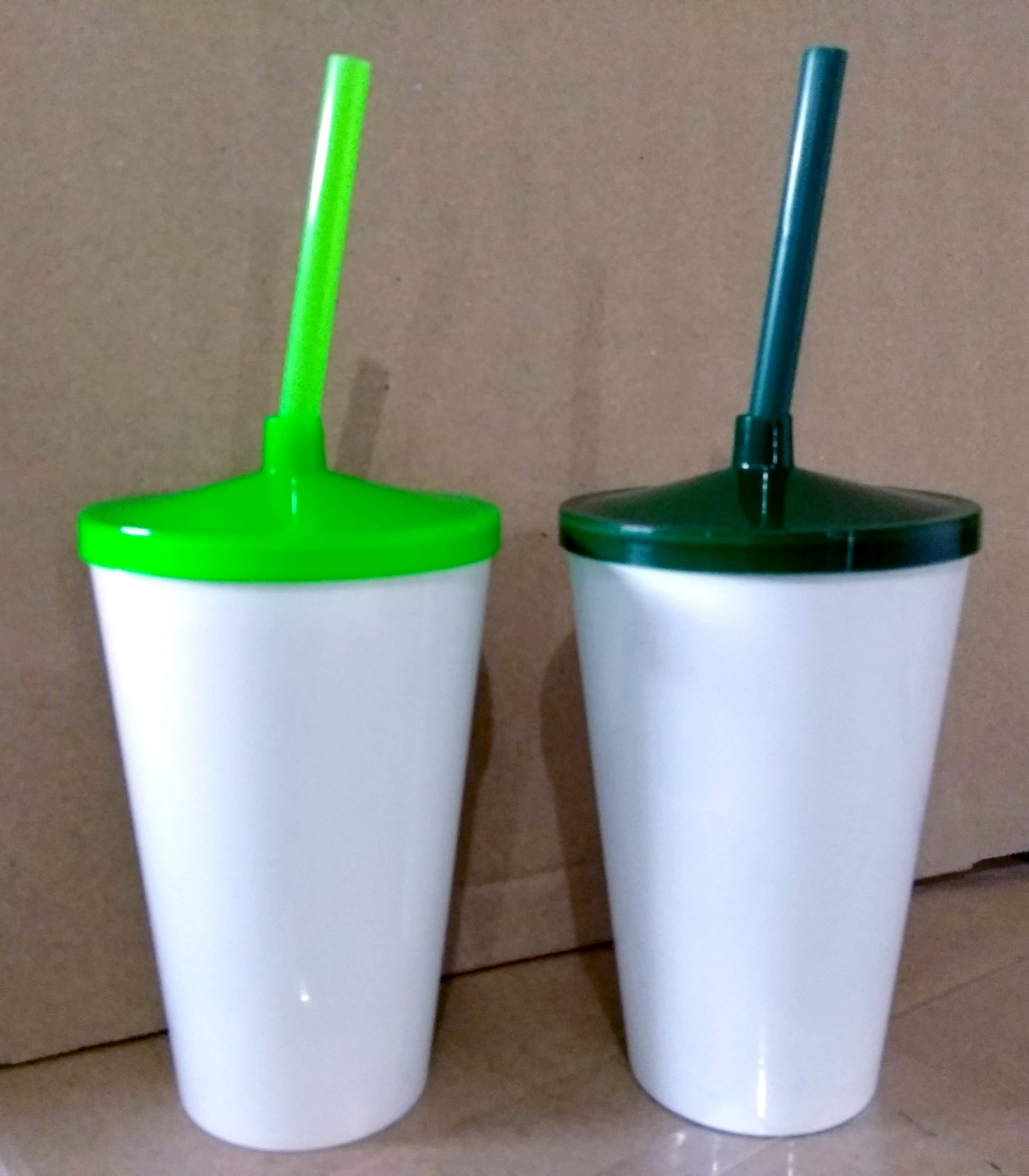 Copo Shake com tampa e canudo