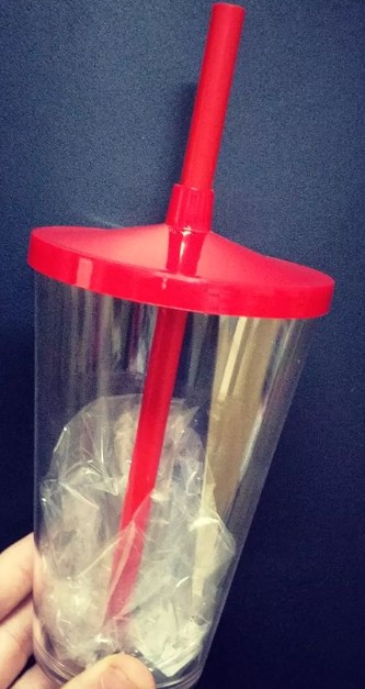 Copo Shake com tampa e canudo
